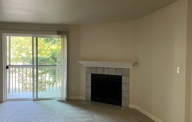 2 beds, 1 bath, 860 sqft, $2,295, Unit C-201