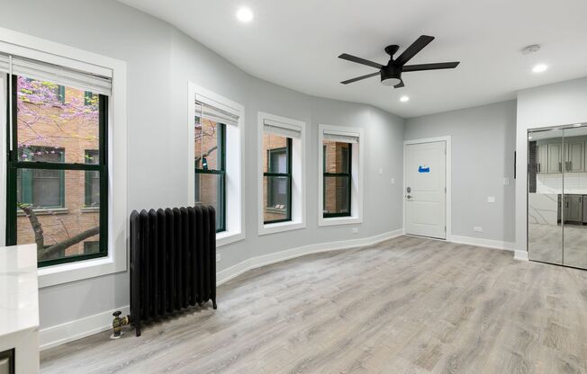 7736-42 N Eastlake Terrace