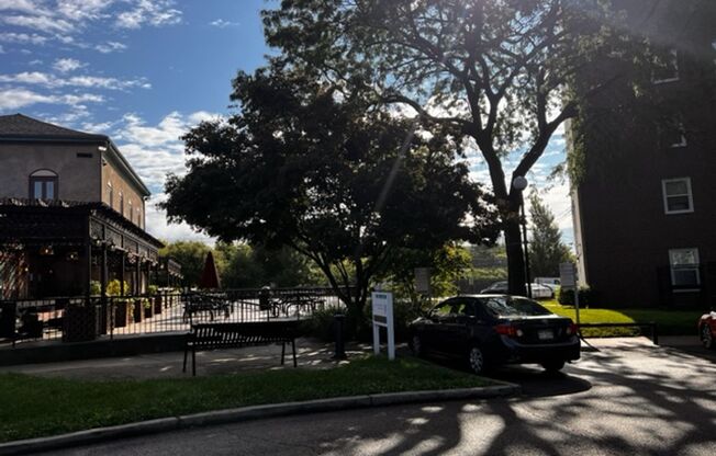 2 beds, 1 bath, $1,899, Unit 521