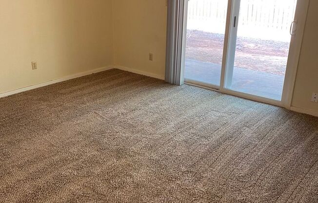 2 beds, 1 bath, 710 sqft, $850, Unit E-2