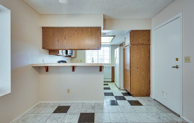 3 beds, 2 baths, $1,600