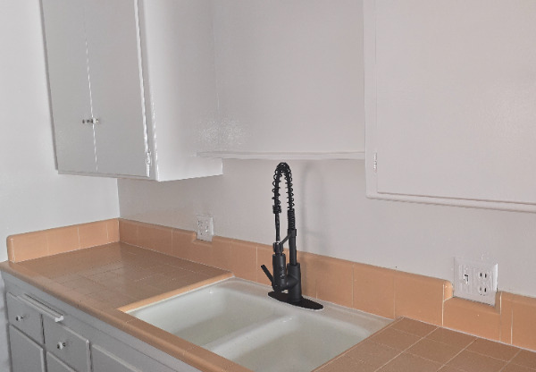 1150 MANHATTAN BCH BLVD