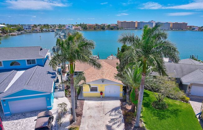 3/2 Just Steps to the Intercoastal with Boat Ramp and Dock