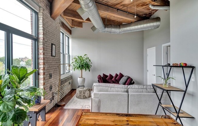 43 CHARLTON ST