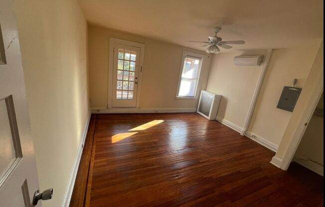 3 beds, 1 bath, 1,000 sqft, $1,850, Unit 3033 N. Calvert St. C5