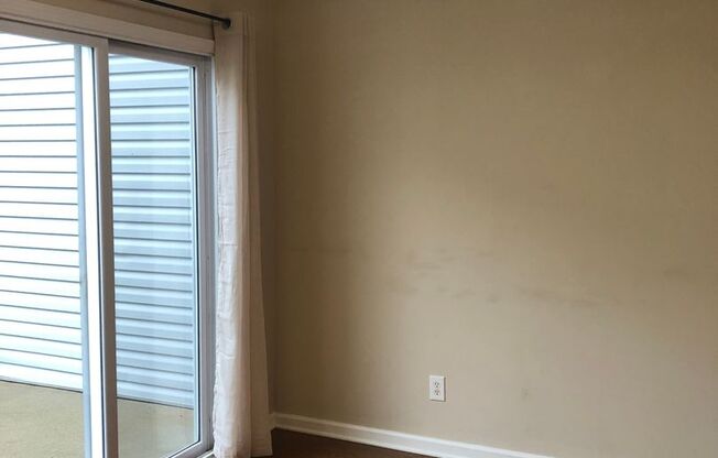 Townhome in Riverbridge Community in Bellevue only minutes to Bellevue Mall and I-40.