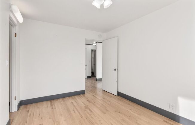 Walk to all that Downtown Queen Anne Offers!