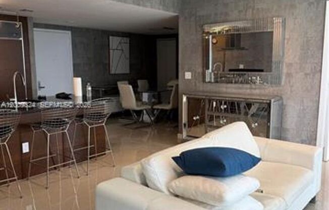 2 beds, 2 baths, 1,325 sqft, $5,000, Unit 465 Brickell Ave # 619