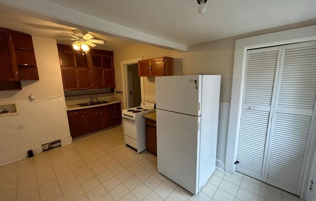 2 beds, 1 bath, $1,250