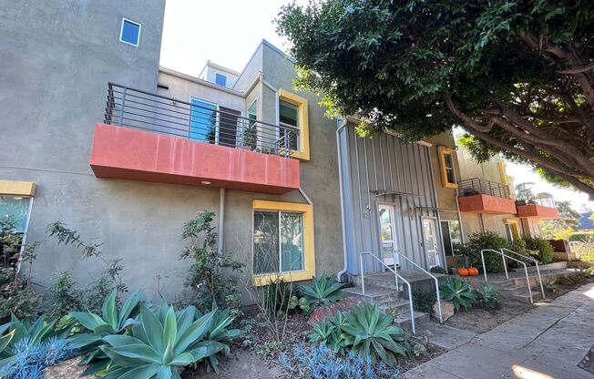 Santa Monica - Luxury Townhome w/ Loft!  (3 Bed / 3.5 Bath)