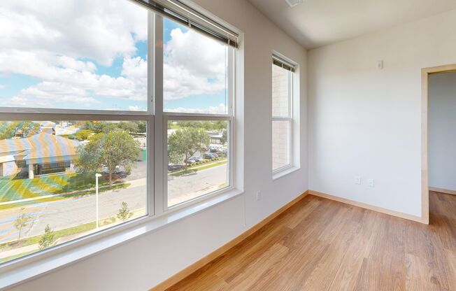 1 bed, 1 bath, 695 sqft, $1,590, Unit #324