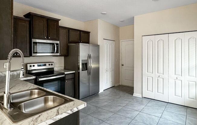 Townhome in the NEW community on Baymeadows & Southside, Baypointe!!