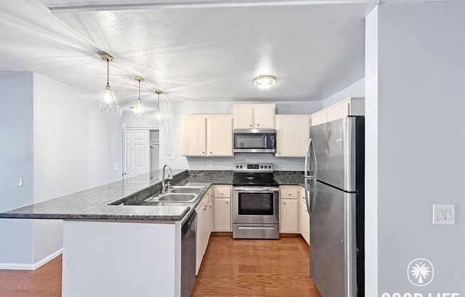 Beautiful 1BD/1BA W/ Reserved Parking and Community Pool in Mission Valley!