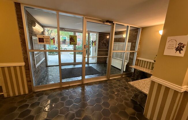 2 beds, 1 bath, $1,425, Unit 106