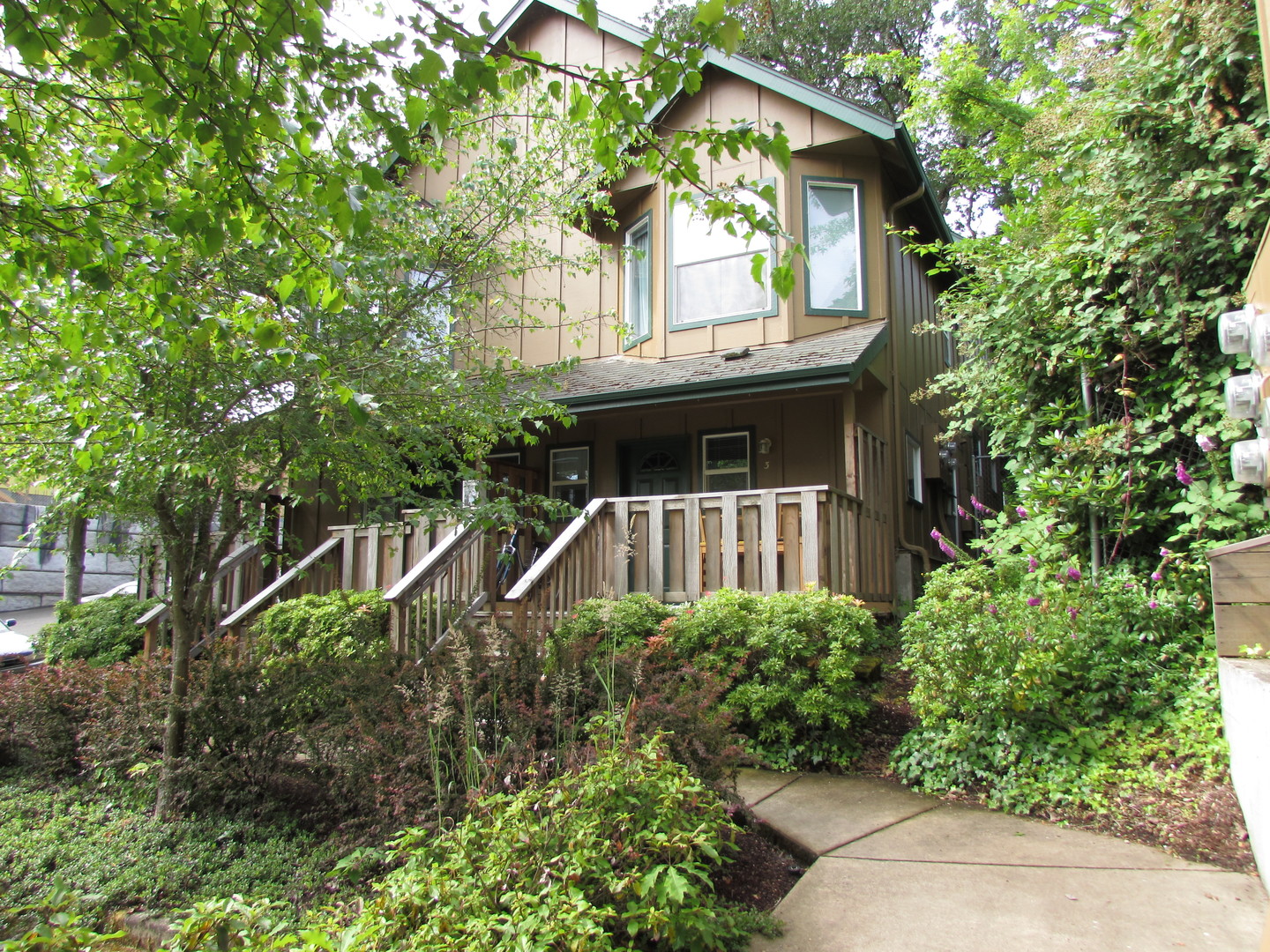 2001 GDN AVE