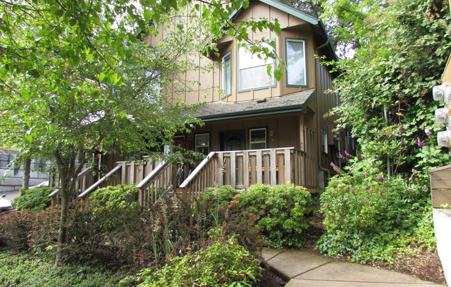 2001 GDN AVE
