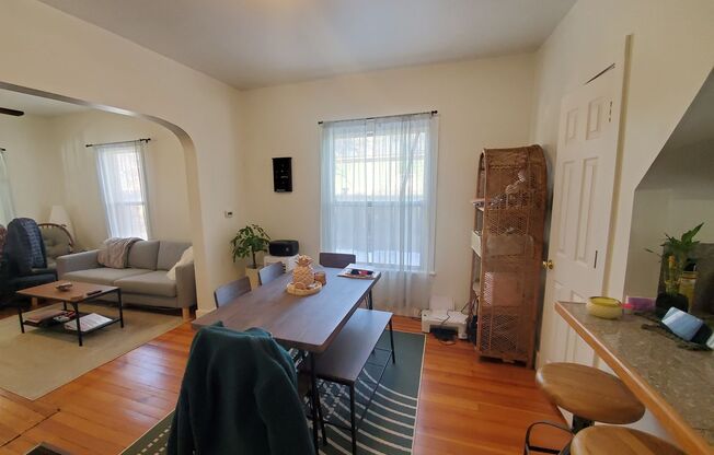 2 beds, 1 bath, $2,000