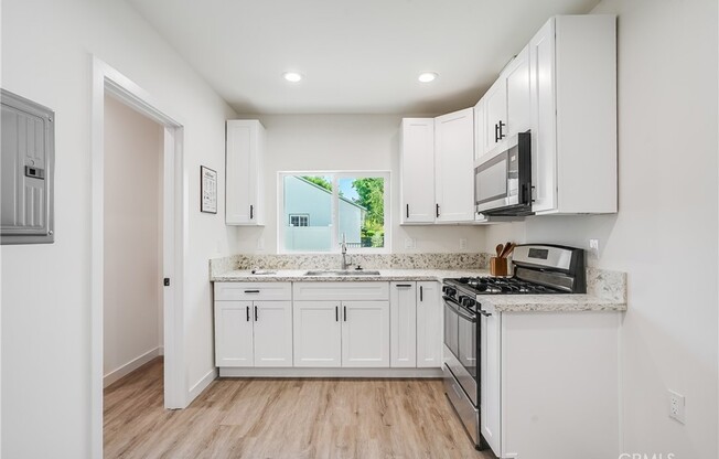 1 bed, 1 bath, 365 sqft, $2,000