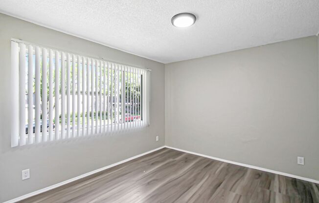 854-856 Orchid Ct.
