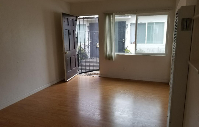 4432 1/2 UTAH ST