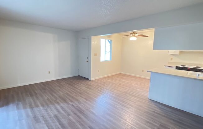 2 beds, 1 bath, 800 sqft, $1,295, Unit Unit B