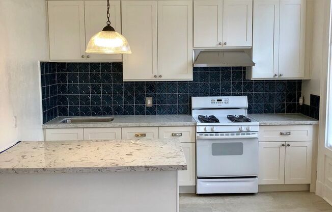 10 Lyon Street/1190 Haight Street (303rc)