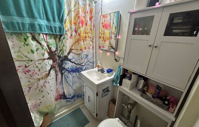 1 bed, 1 bath, $1,095, Unit 7