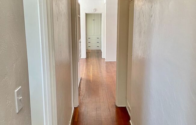 Large Private 1 Bed/ 1 Bath-Bankers Hill