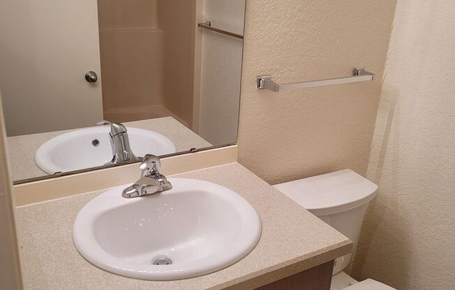 Studio, 1 bath, 450 sqft, $1,225, Unit 213