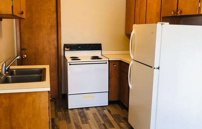 1 bed, 1 bath, $595, Unit C