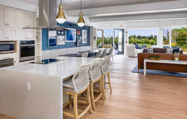 2 beds, 2 baths, 1,100 sqft, $3,625, Unit Unit 215