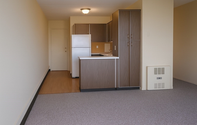 Studio, 1 bath, 350 sqft, $1,880, Unit 738