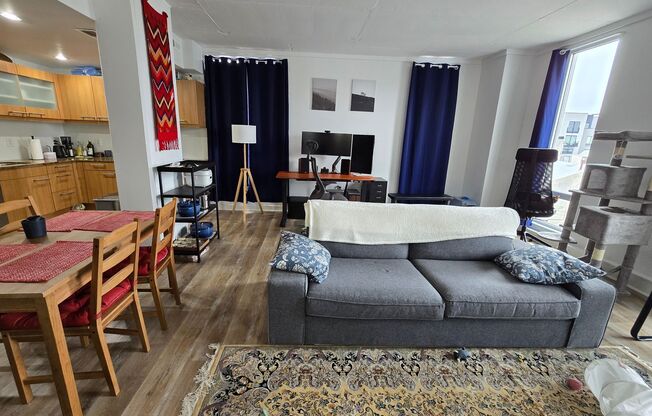 1 bed, 1 bath, 737 sqft, $1,995, Unit 5D