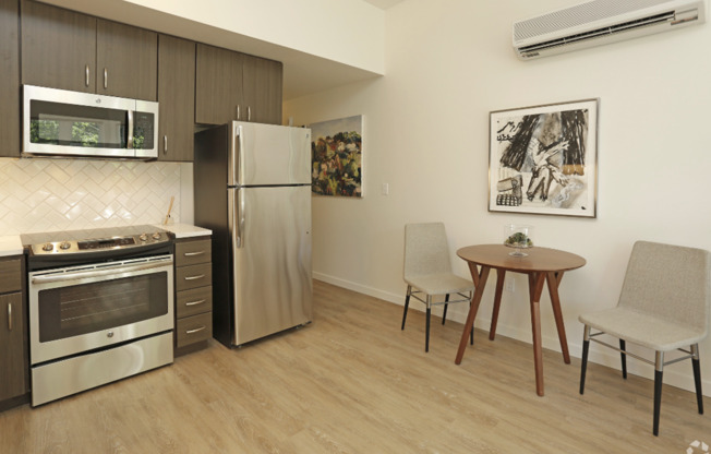 1 bed, 1 bath, 636 sqft, $1,595, Unit 604