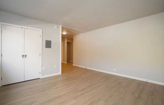 2 beds, 1 bath, 800 sqft, $2,145, Unit 333