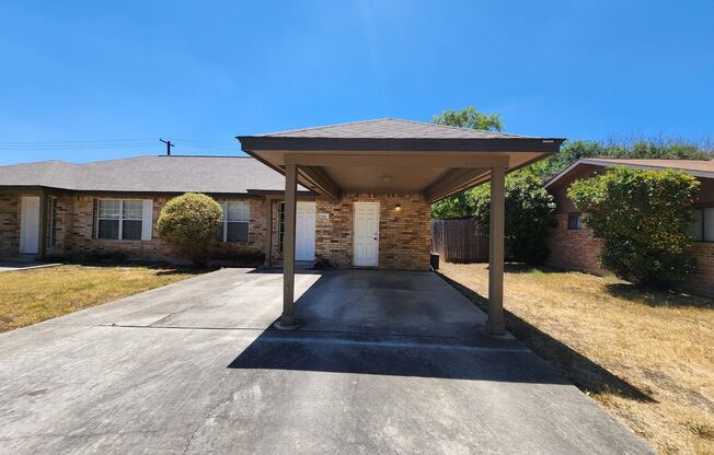 2/1 Duplex Minutes from Gruene Shopping & Entertainment! Refrigerator & Washer/Dryer Included! No Carpet  / CISD