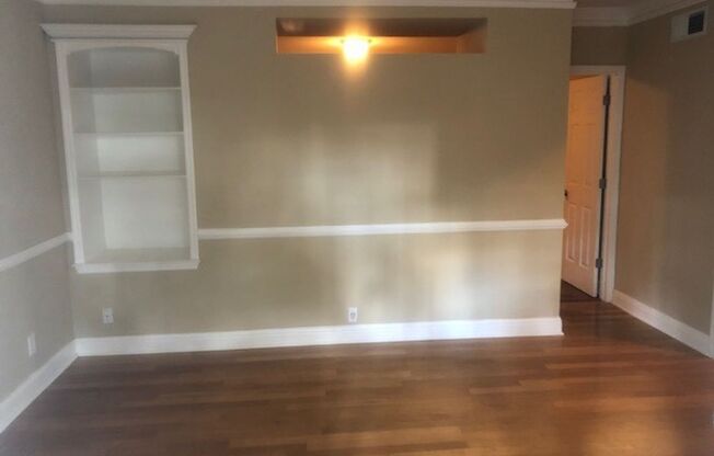 * Move In Special- $500.00 of 1st Month Rent*Beautiful updated 1 Bedroom, 1 bath- FIRST FLOOR CONDO! Washer/Dryer included!