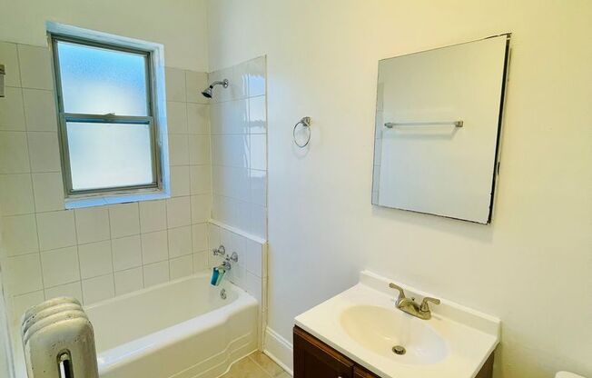 2 beds, 1 bath, $1,590, Unit 1331-3N