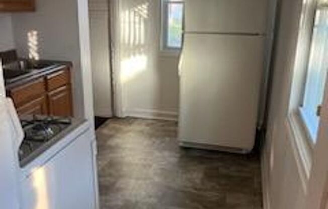 2 beds, 1 bath, $1,000