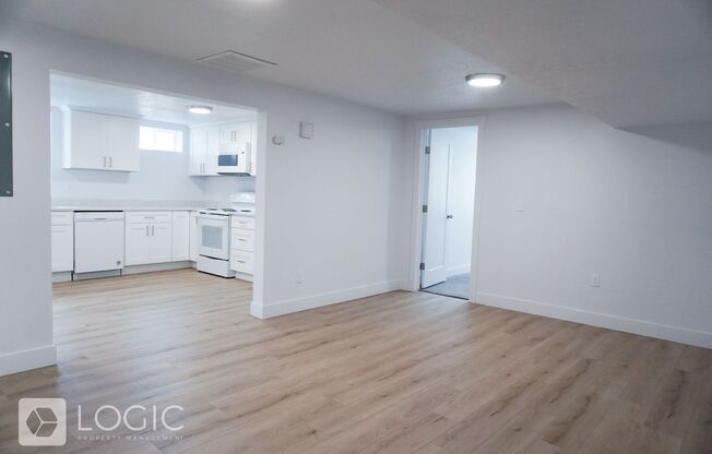 2 beds, 1 bath, 998 sqft, $1,350