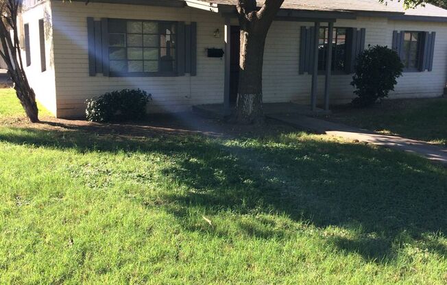 Roomy 6-Bedroom Home with Pool Available July 20