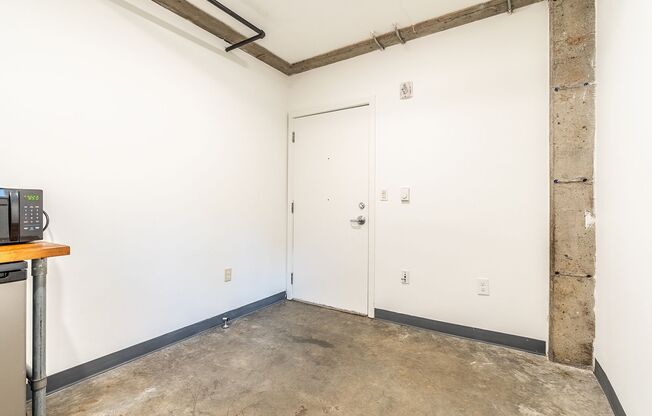 Studio, 1 bath, 160 sqft, $875