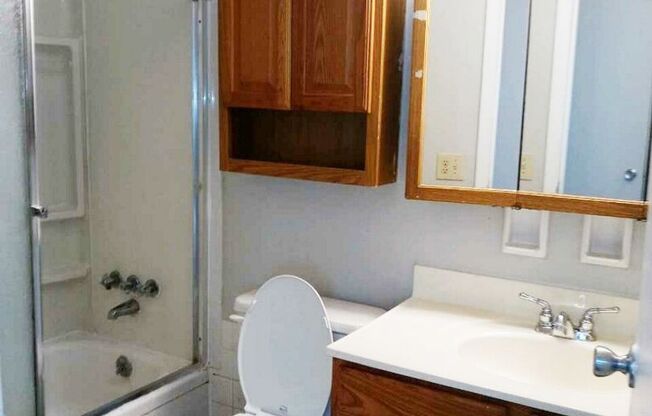 2 beds, 1 bath, 650 sqft, $1,095, Unit 3060-303