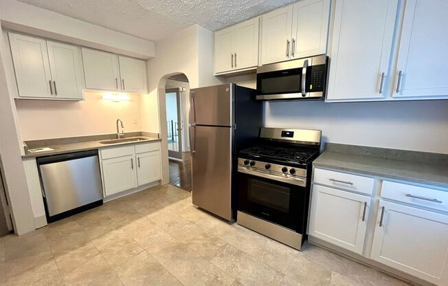 2 beds, 1.5 baths, $1,795, Unit 2