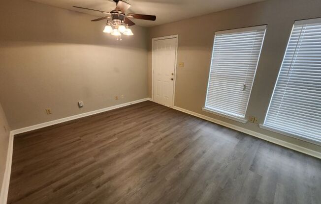 2 beds, 1 bath, 880 sqft, $775, Unit 109 Barton Street #08