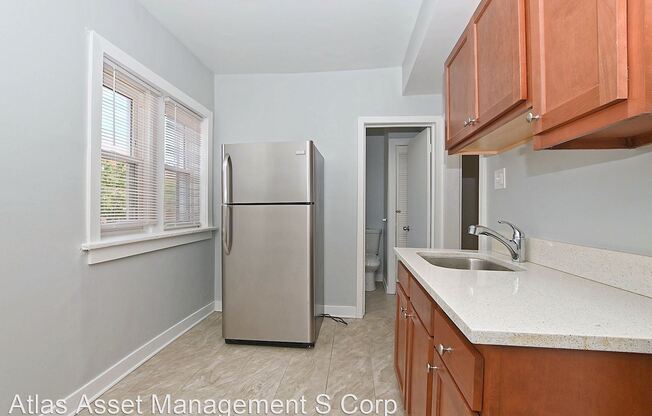 6100-6108 S Eberhart