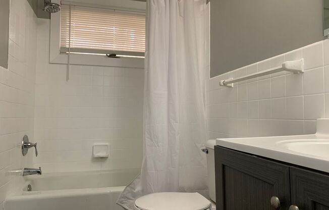 Fantastic 3 Bedroom 1 Bathroom Townhome in Robbinsdale!