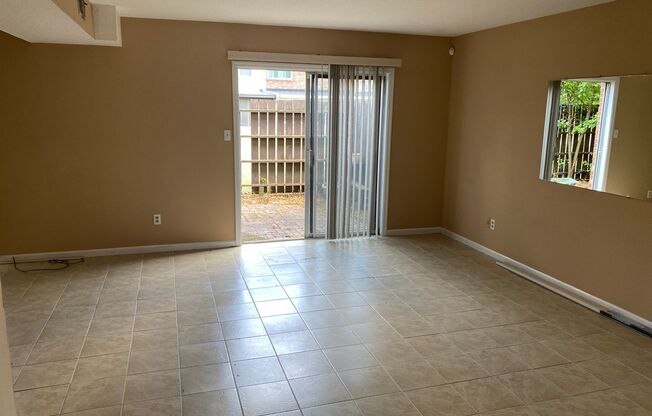 3 beds, 2.5 baths, $1,165, Unit UNIT B