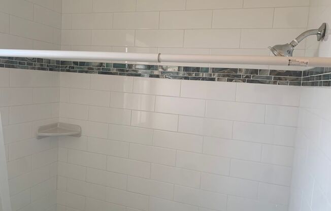 3 beds, 1 bath, 800 sqft, $2,275, Unit 406D