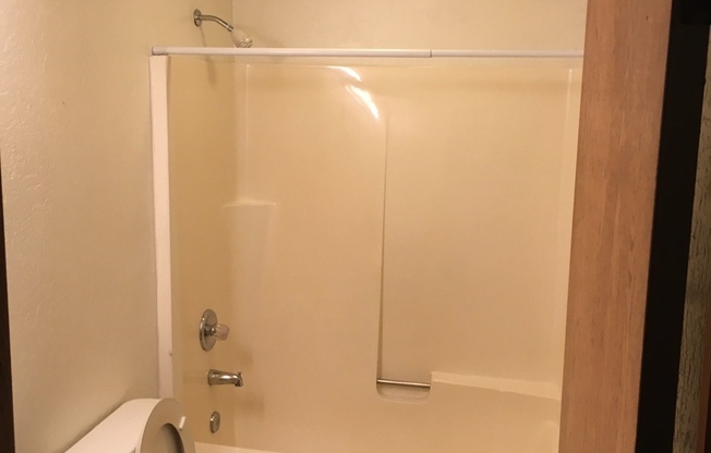 Studio, 1 bath, 450 sqft, $1,395, Unit 16